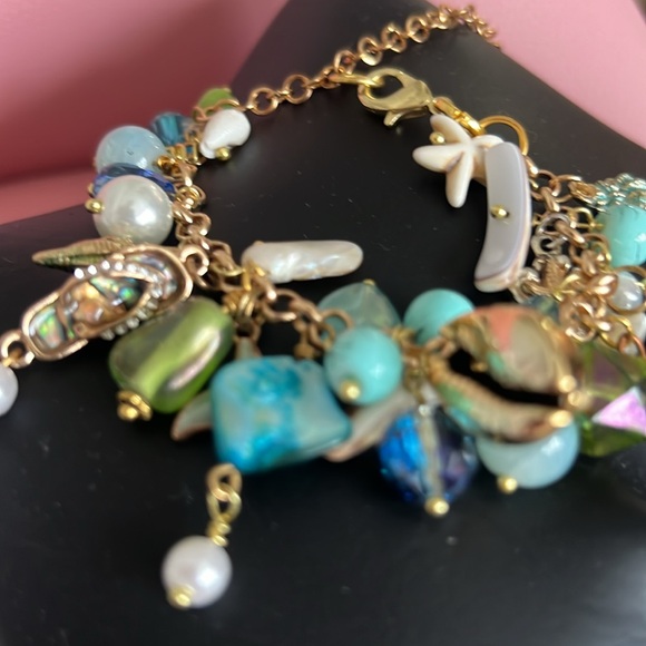 Cluster beaded handcrafted charm bracelet - Picture 2 of 7